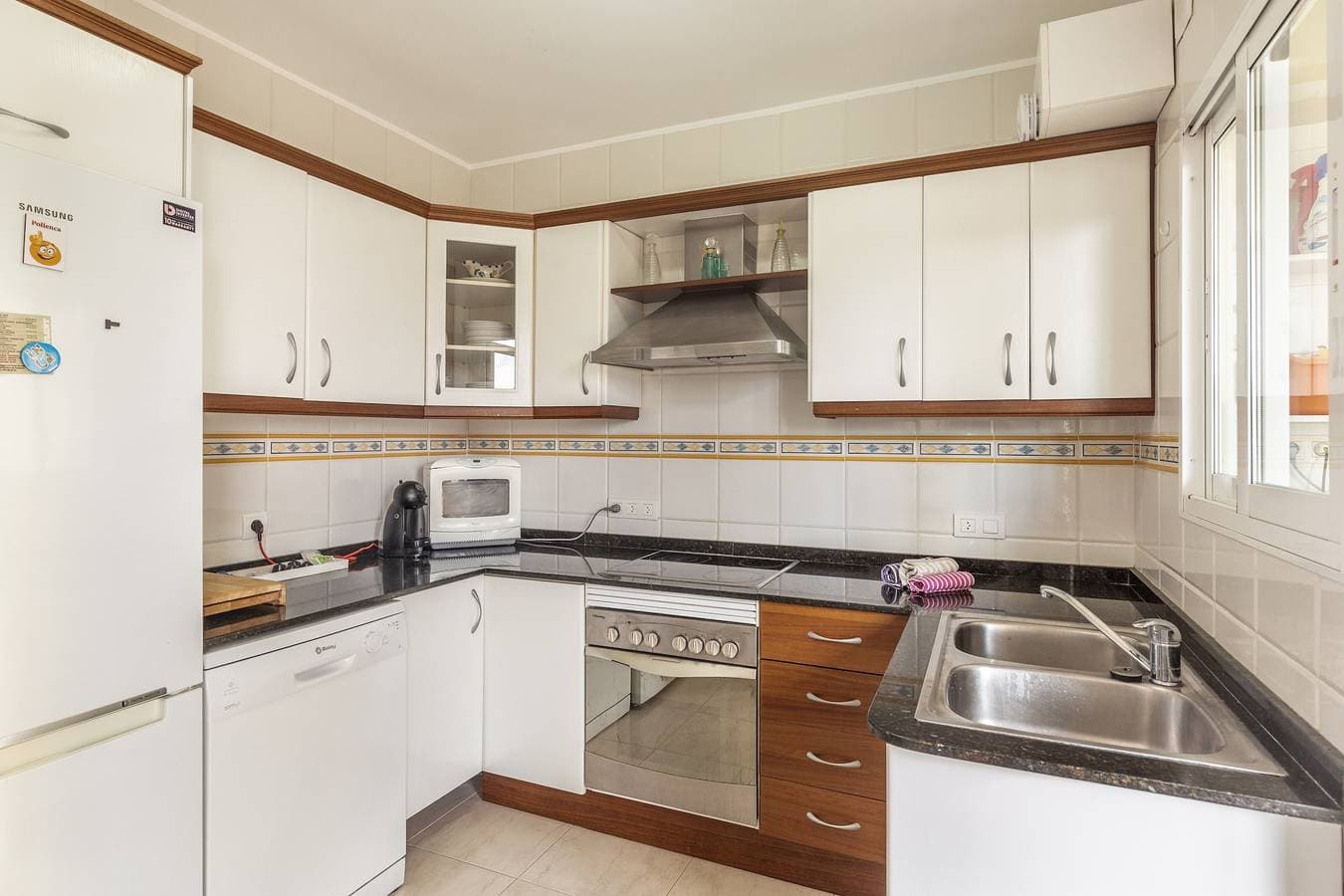 Foto 13 von 29: Ferienwohnung Llenaire cerca playa mit Bergblick, Gemeinschaftspool und WLAN