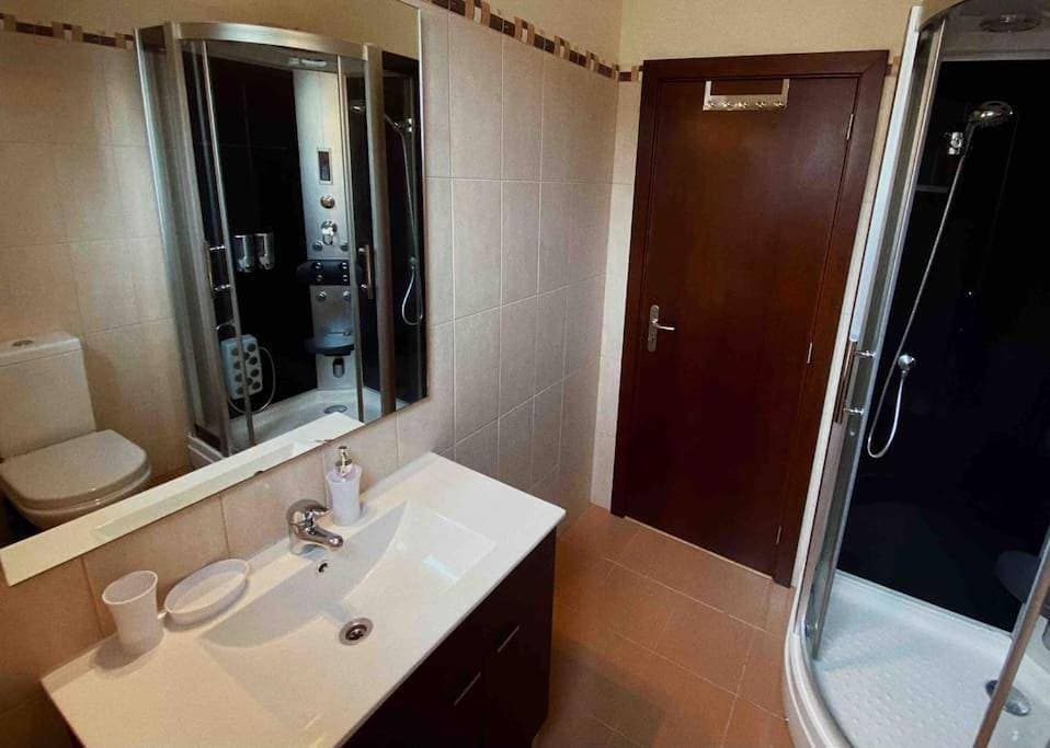 Foto 12 von 23: Three-Bedroom House