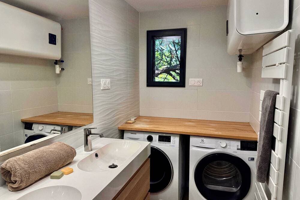 Foto 10 von 15: Secret cove, a private sea view suite, between garden, pool and beach.