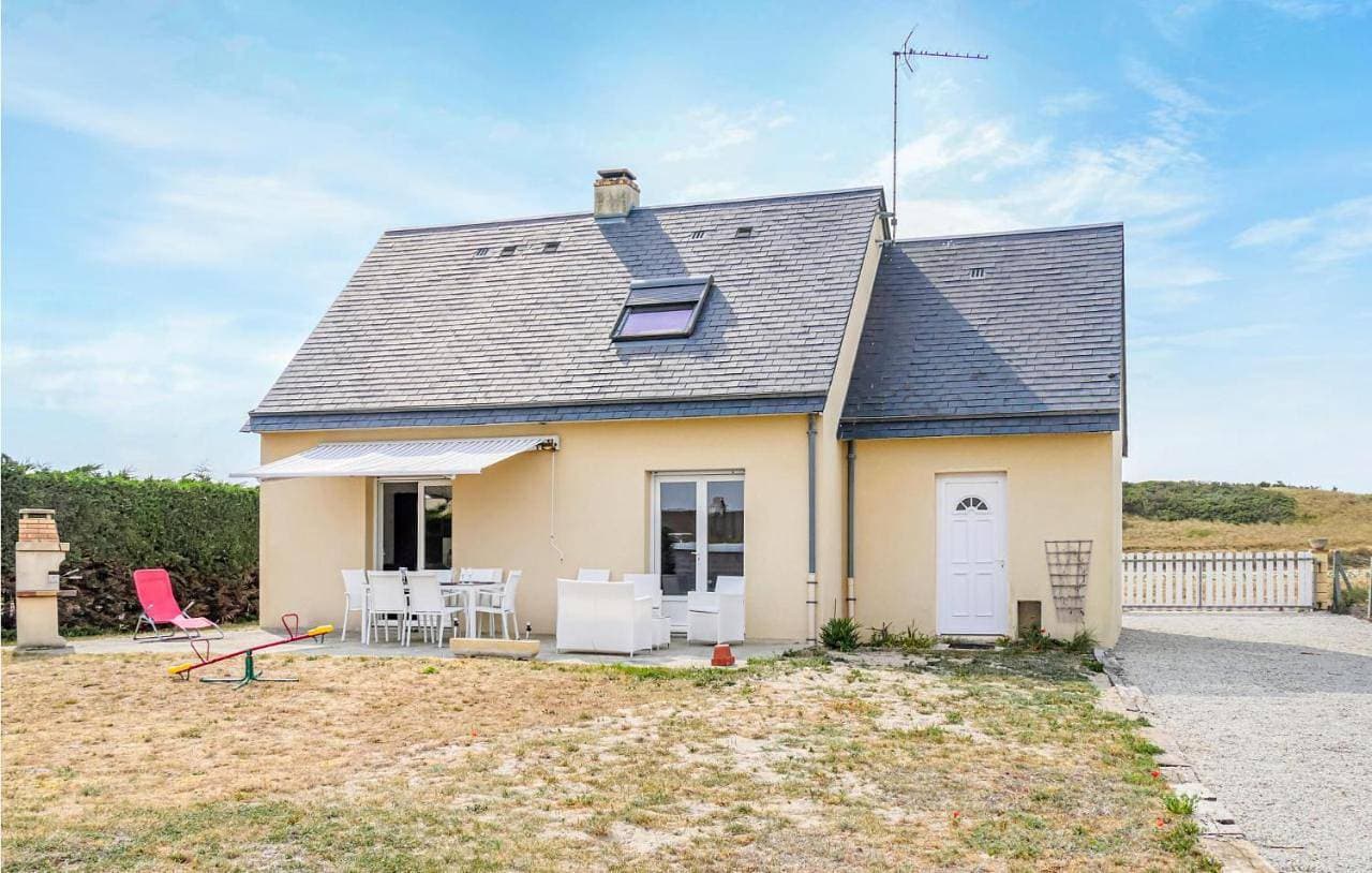 Amazing Home In Creances With Wifi 1