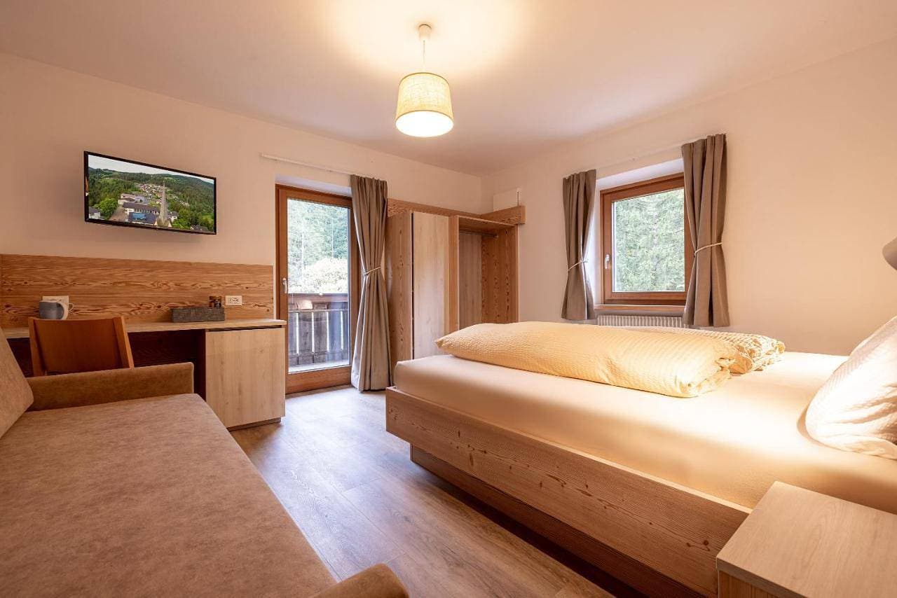 SAN PIETRO DOLOMITI Small Budget Hotel 1