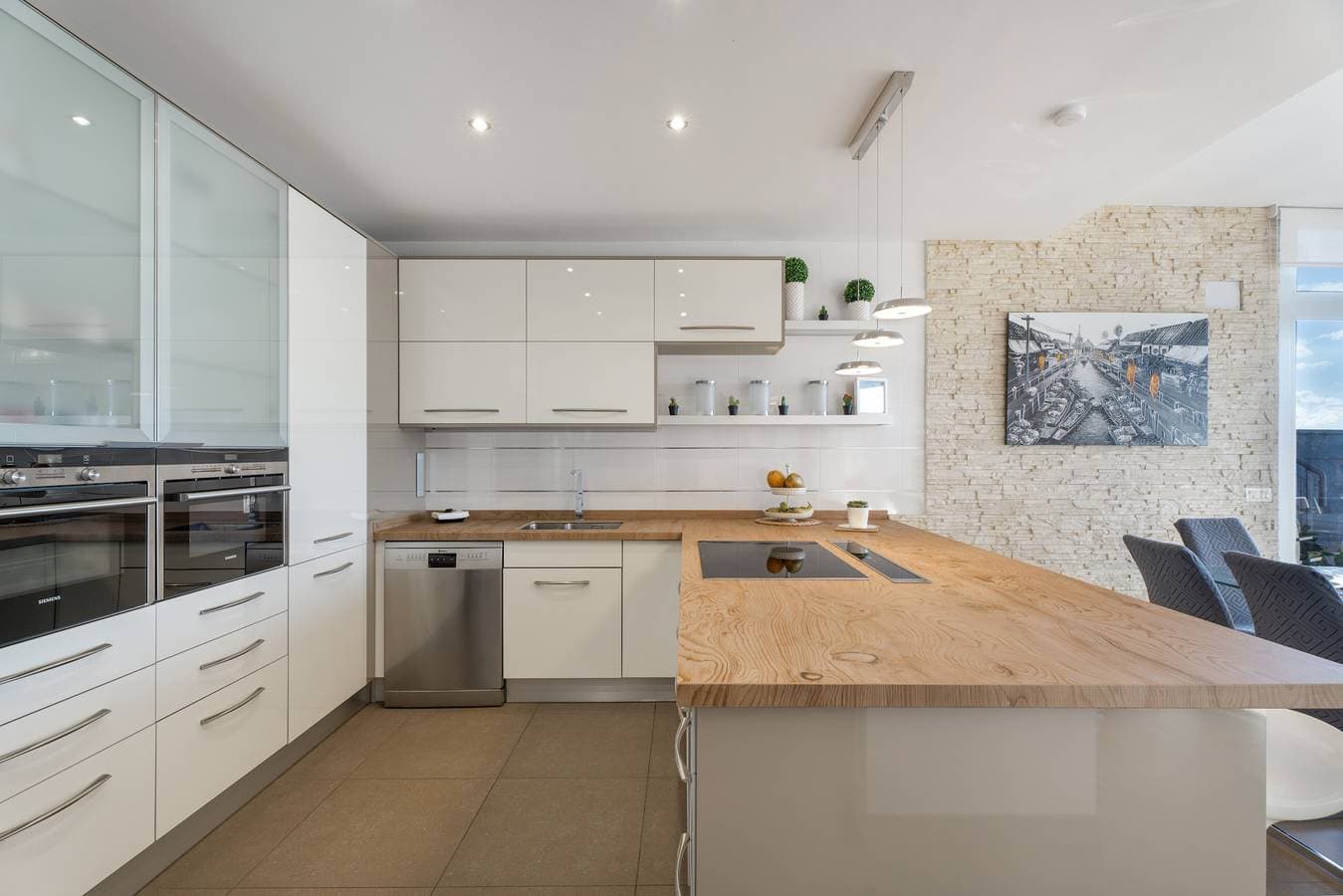 Foto 8 von 38: Ferienvilla 'Golden Horizon' mit Meerblick, Privat Pool und Wi-Fi