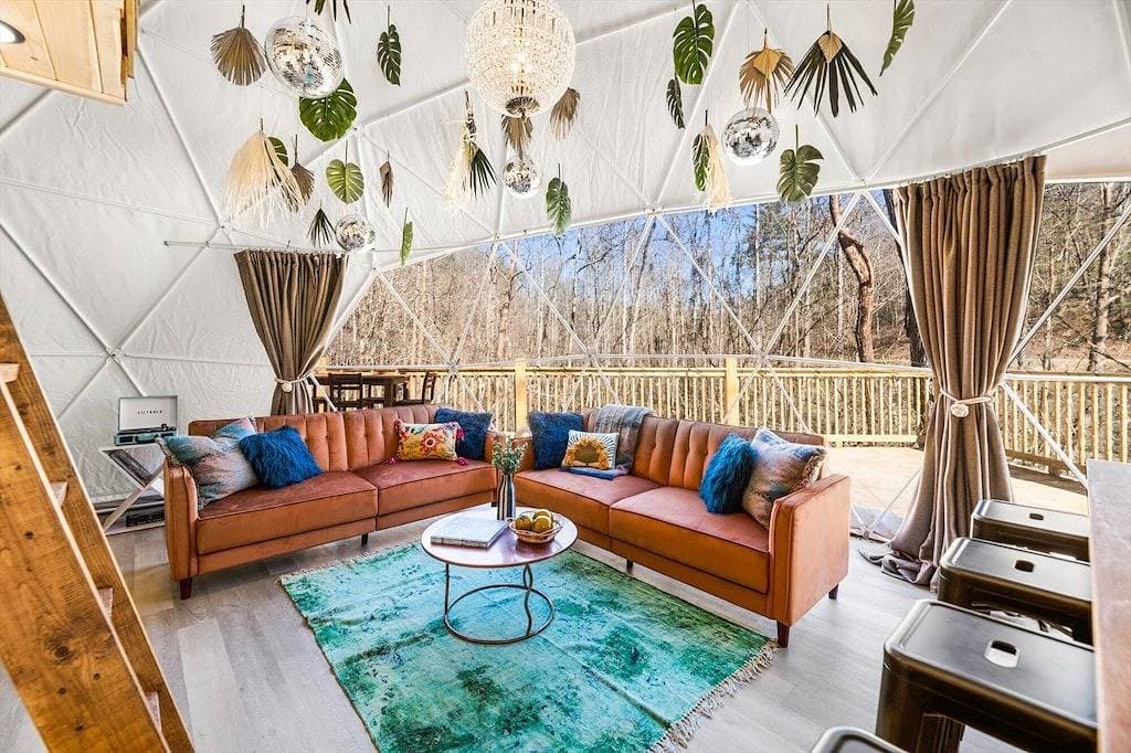 Foto 3 von 50: ✨🥂 Glamping Dome with Full Bath, Kitchen, Fire Pit, & Grill