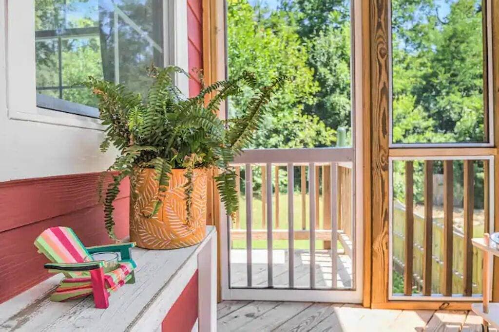 Foto 6 von 34: Cozy Sun Filled Home / Modern Villa Near Downtown