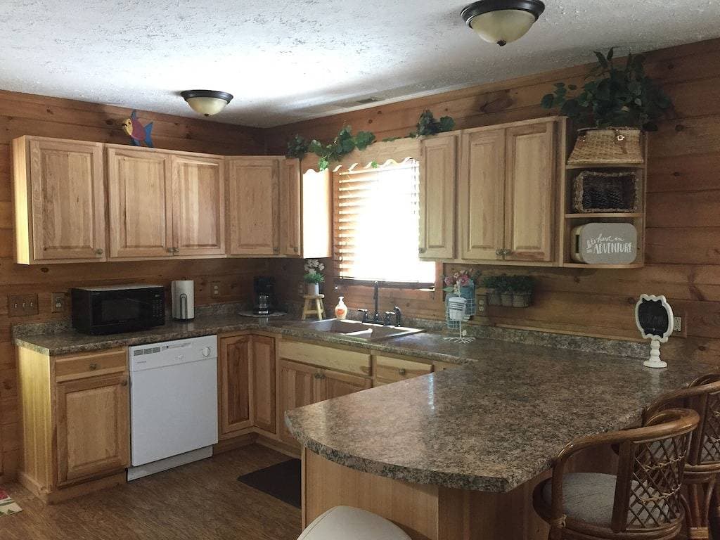 Foto 8 von 37: Private Riverfront 3-Bett / 2 Bad Haus auf dem Oconaluftee Fluss! Private Dock!