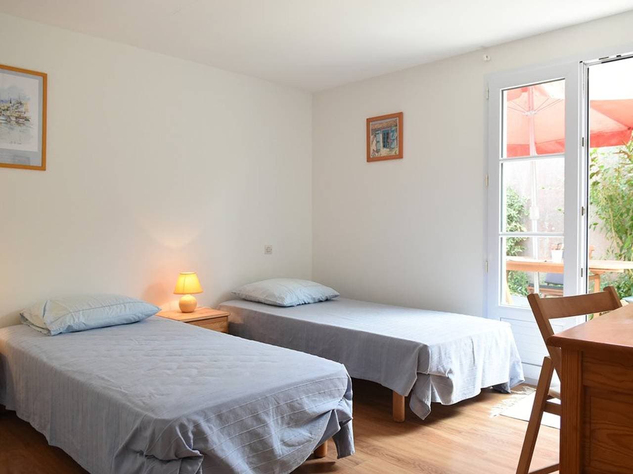 Foto 11 von 17: Charmante Maison avec Terrasse Ombragée, Proche Port, Wi-Fi Gratis, Cheminée, Stationnement à Proximité
