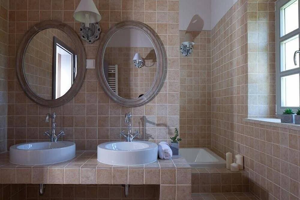 Foto 8 von 24: Luxus-Villa mit großem beheizten Pool und Spielzimmer