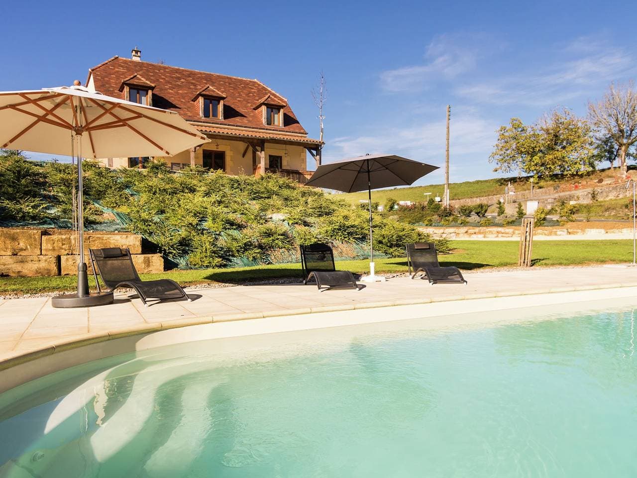 Foto 9 von 40: Luxusvilla am Pool in Montignac