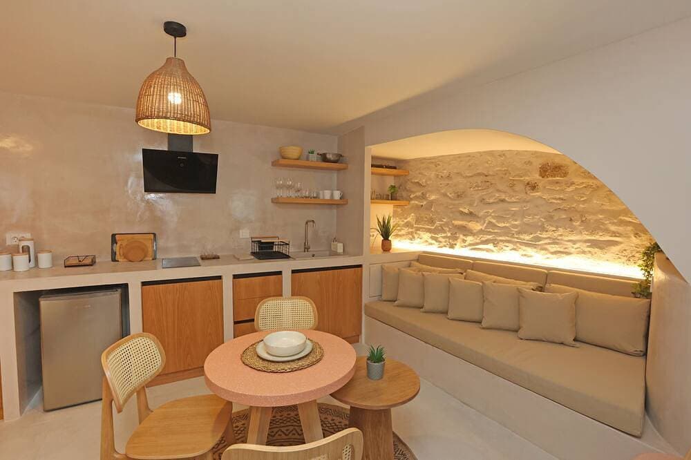 Siroa Mystic - A chic nest in the heart of Hermoupoli 1