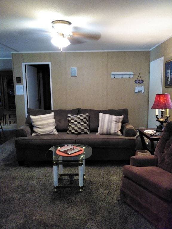 Foto 13 von 30: High & Dry with a full fenced yard for privacy