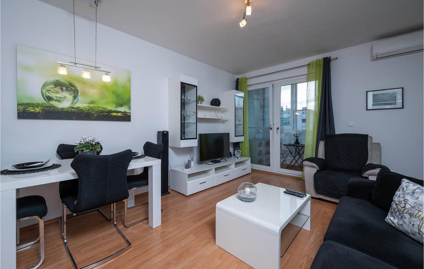 Foto 4 von 23: Gemütliche Unterkunft, 2,5 km vom Strand entfernt: WLAN, Klimaanlage, Terrasse, Parkplatz und Waschmaschine!