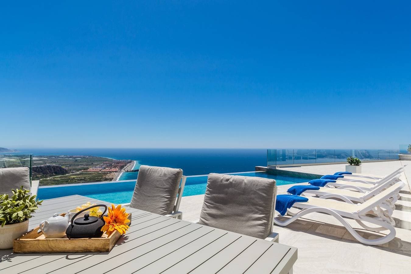 Foto 9 von 35: Villa 'La Grande Bleue' mit Meerblick, WLAN und Klimaanlage