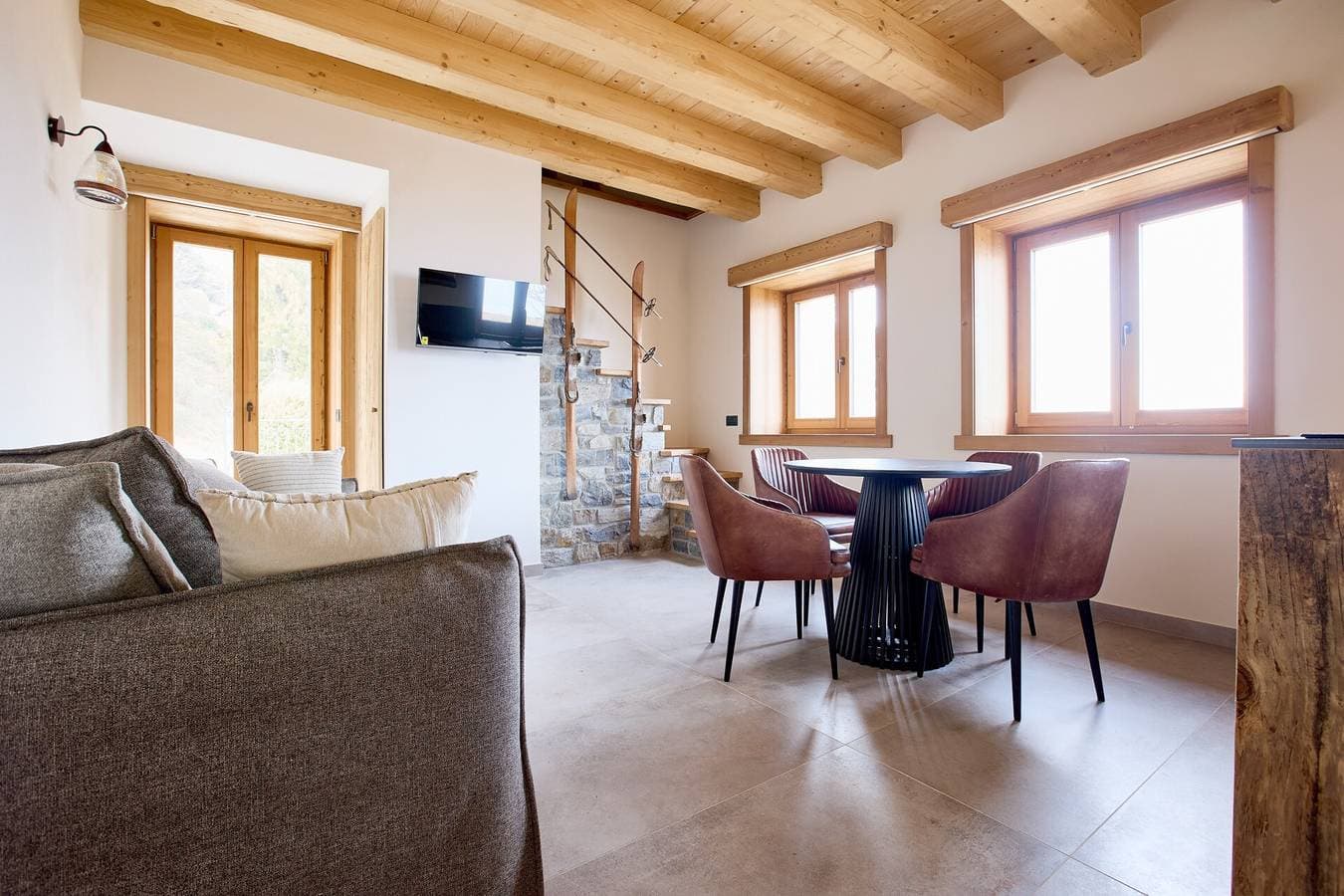 Foto 5 von 45: Apartment im luxuriösen Chalet „Baita Treeb Tramontana“ mit Seeblick & privater Terrasse in Civenna