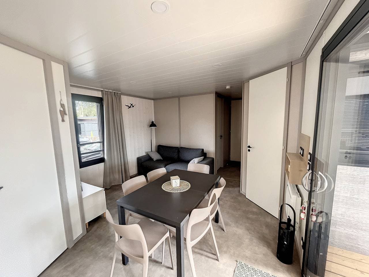Foto 4 von 25: Luxuriöses Chalet - 6 Schlafplätze - Beheizter Pool - WLAN