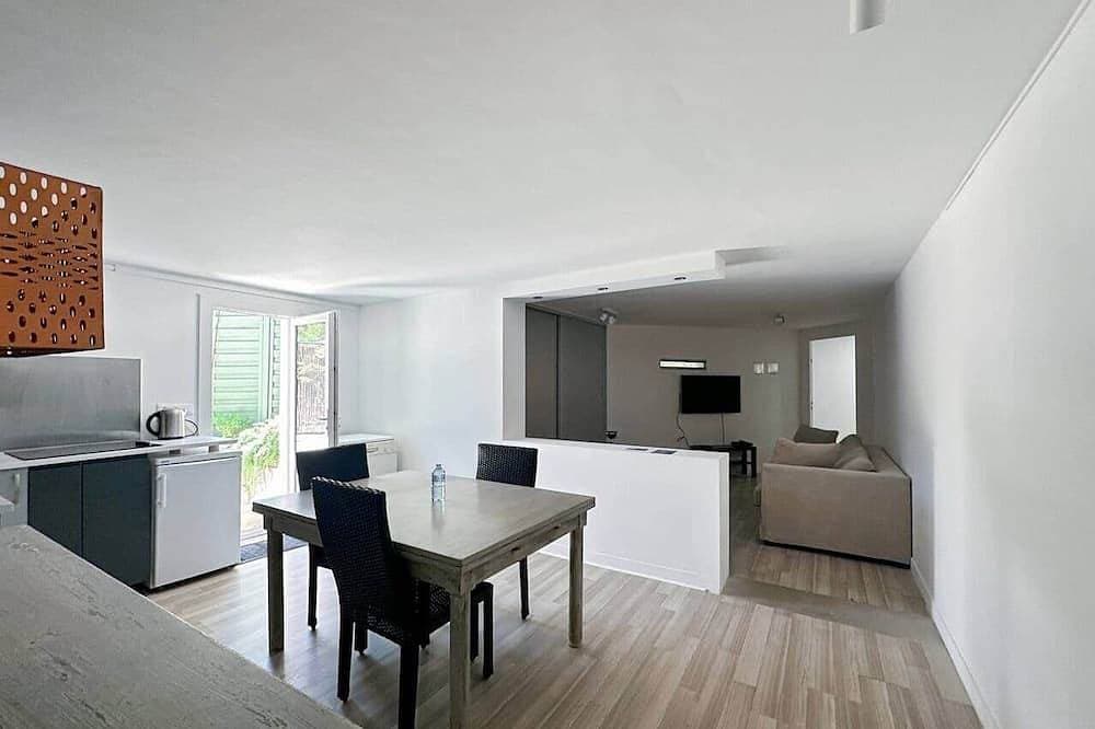 Nice Flat with oustide terrace 1