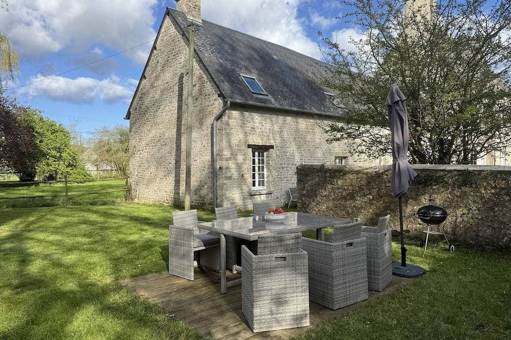 Country house nestled in a stable near Utach Beach. Dogs welcome! 1