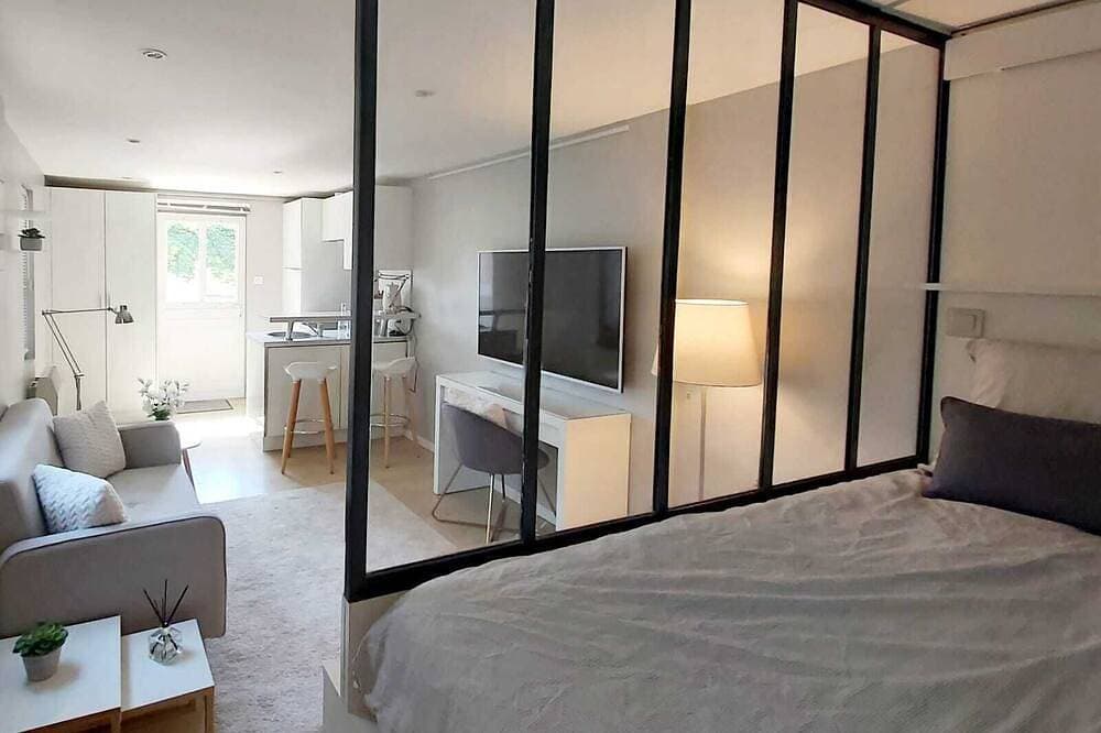Very charming studio in Lyon on a \"Cosy & Romantic\" courtyard 1