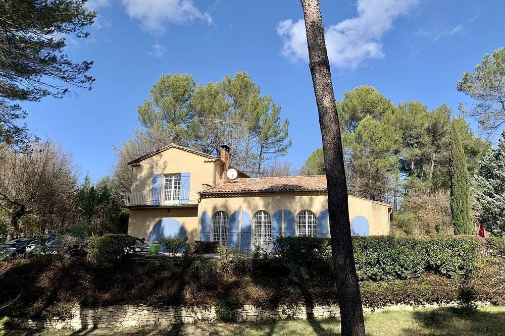 Villa near Golf du Lubéron 1