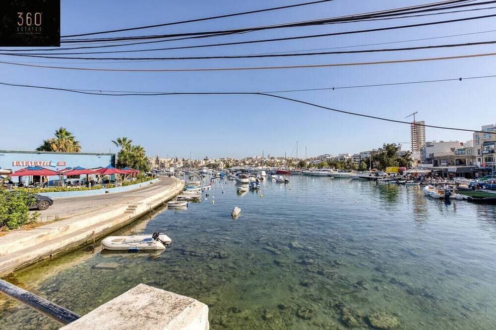 Foto 10 von 20: Seafront home with Private Balcony & WIFI in Gzira
