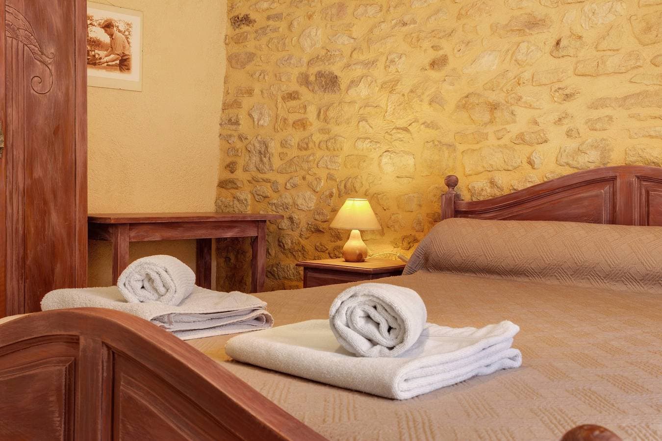 Foto 11 von 29: Gästezimmer „La Ferme De La Croix D’Allon“ mit Pool, Garten und gemeinsamem WLAN