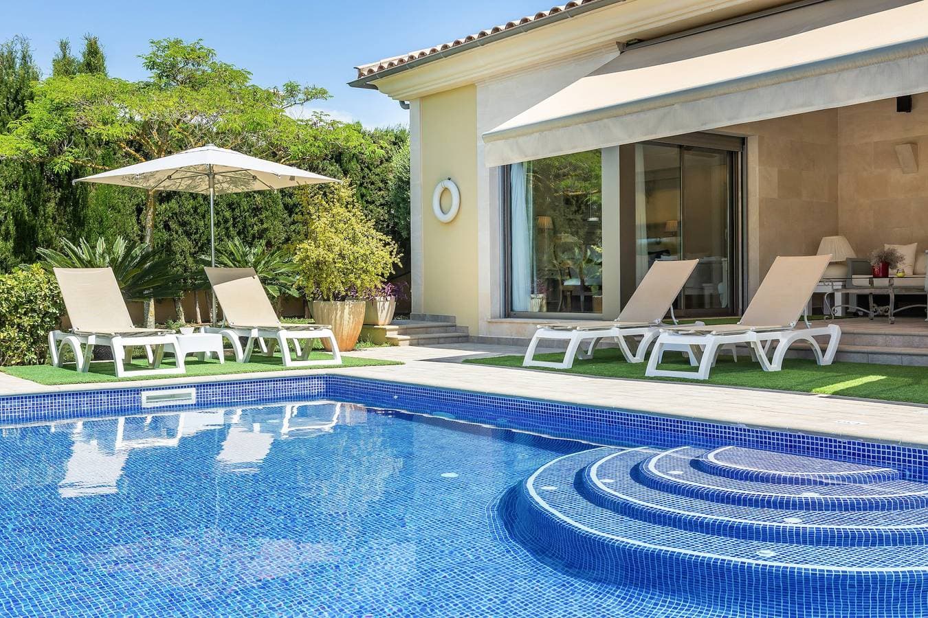 Foto 4 von 31: Villa Bellviure Luxus in Palma: Wohngebiet, privater Pool, Terrasse & WLAN