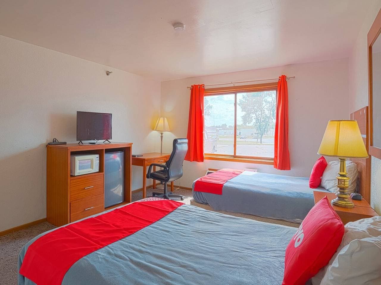 Foto 11 von 17: 2 Doppelbetten | Nichtraucherzimmer