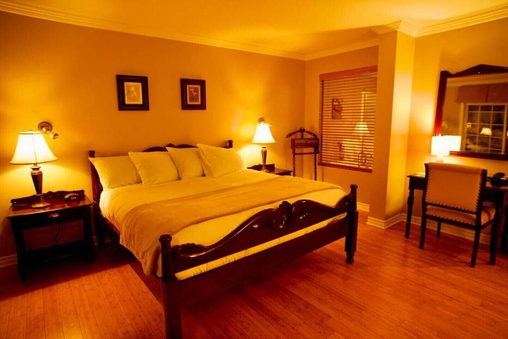 Foto 2 von 45: St-Sauveur Schönes Studio mit Kingsize-Bett