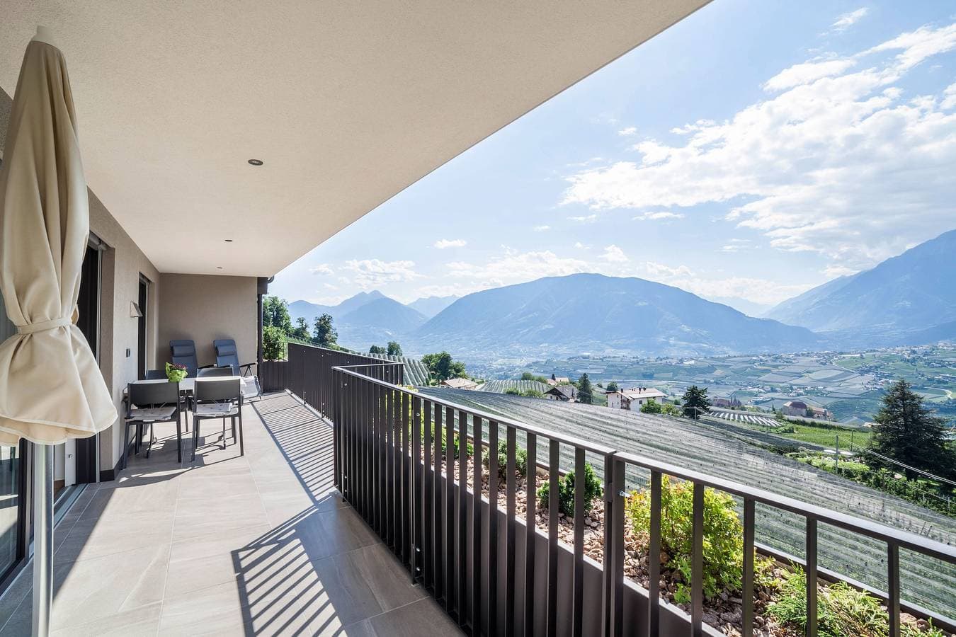 Foto 12 von 25: Ferienwohnung 'Panoramawohnung Bergerweg' mit Bergblick, WLAN und Terrasse