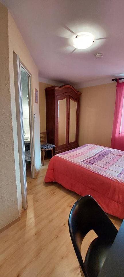 Foto 7 von 12: Double Room with Shared Toilet