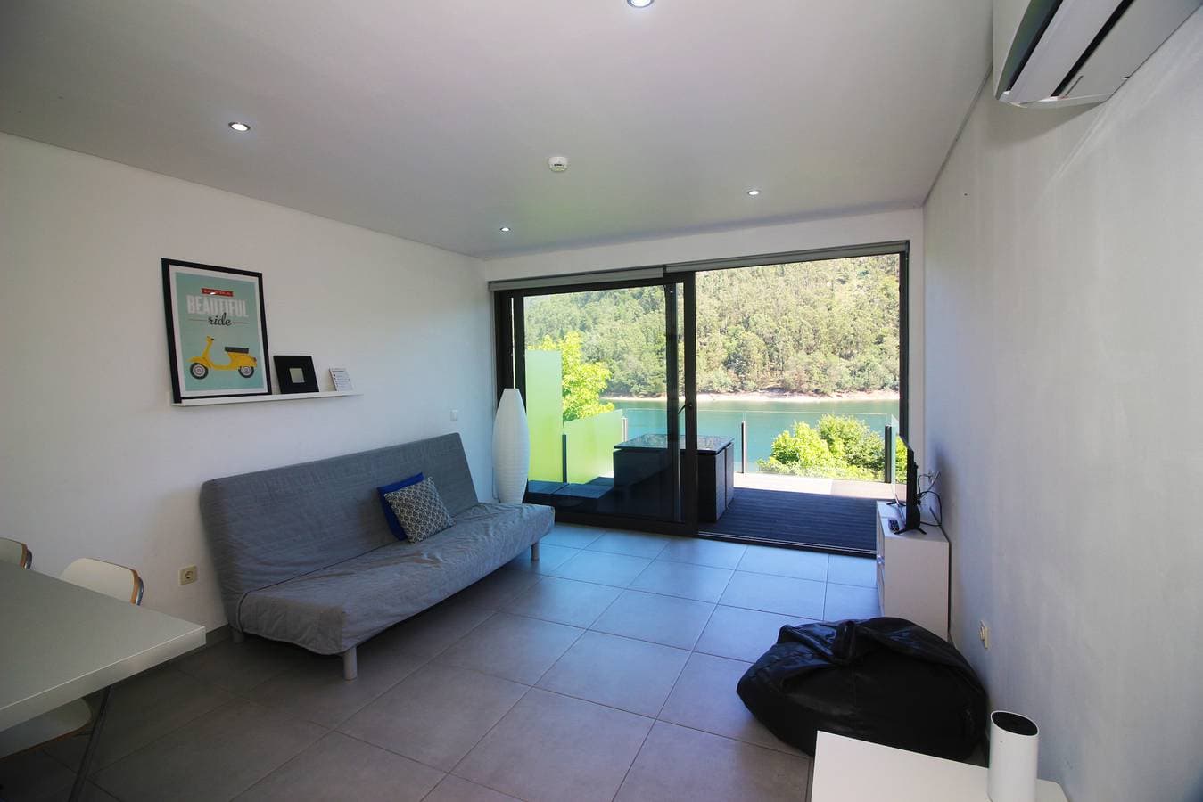 Foto 3 von 21: Apartamento Javali - Casas Barca do Rio - Gerês