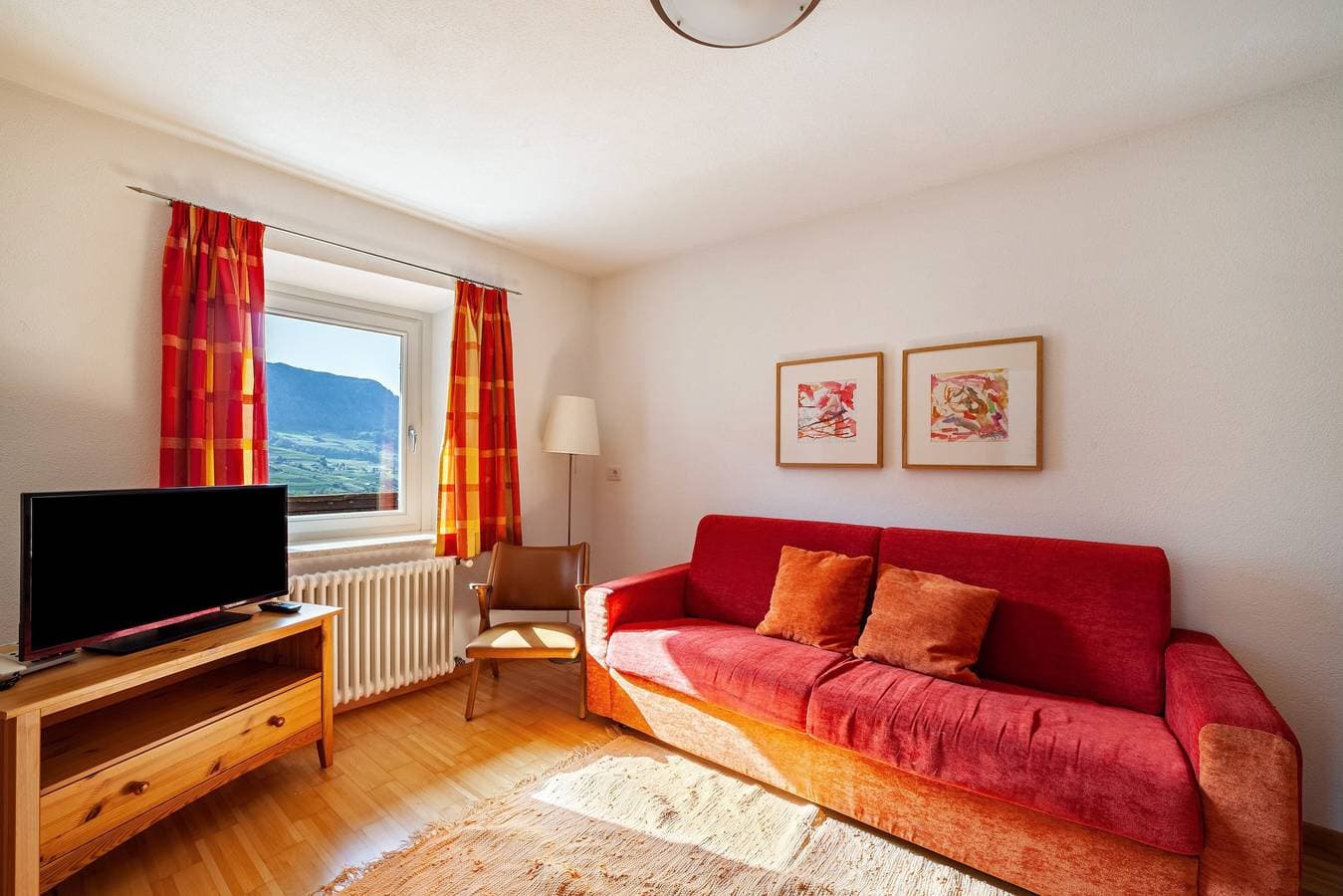 Foto 8 von 40: Ferienwohnung "Gasserhof - Gravenstein" mit Bergblick, Gemeinschaftsgarten & WLAN