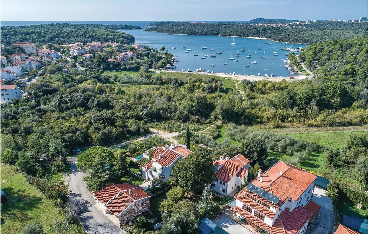 Foto 4 von 25: Gemütlich, nur 1,5 km vom Strand entfernt: Ein Rückzugsort mit saisonalem Pool und moderner Ausstattung