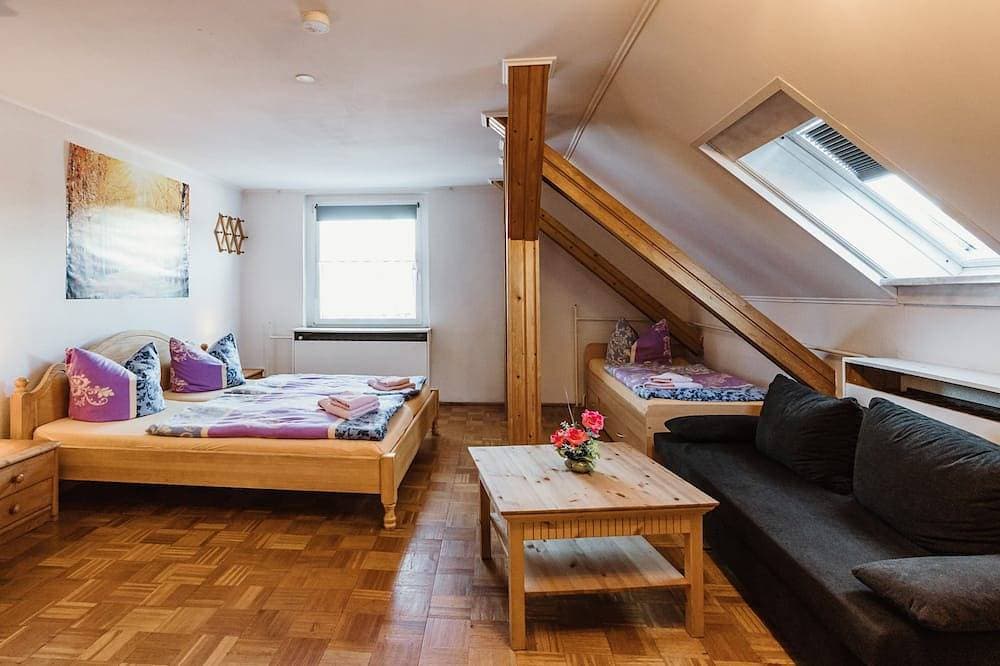 Foto 4 von 17: Zimmer 12 - Rebentisch - Hotel * Ferienwohnungen * Restaurant