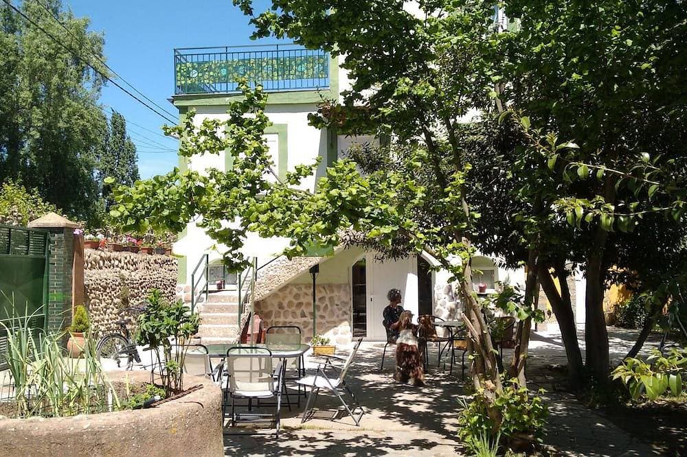 Foto 10 von 16: Ideale Haustiere: Wohnung in Haus mit Garten - erster Stock.