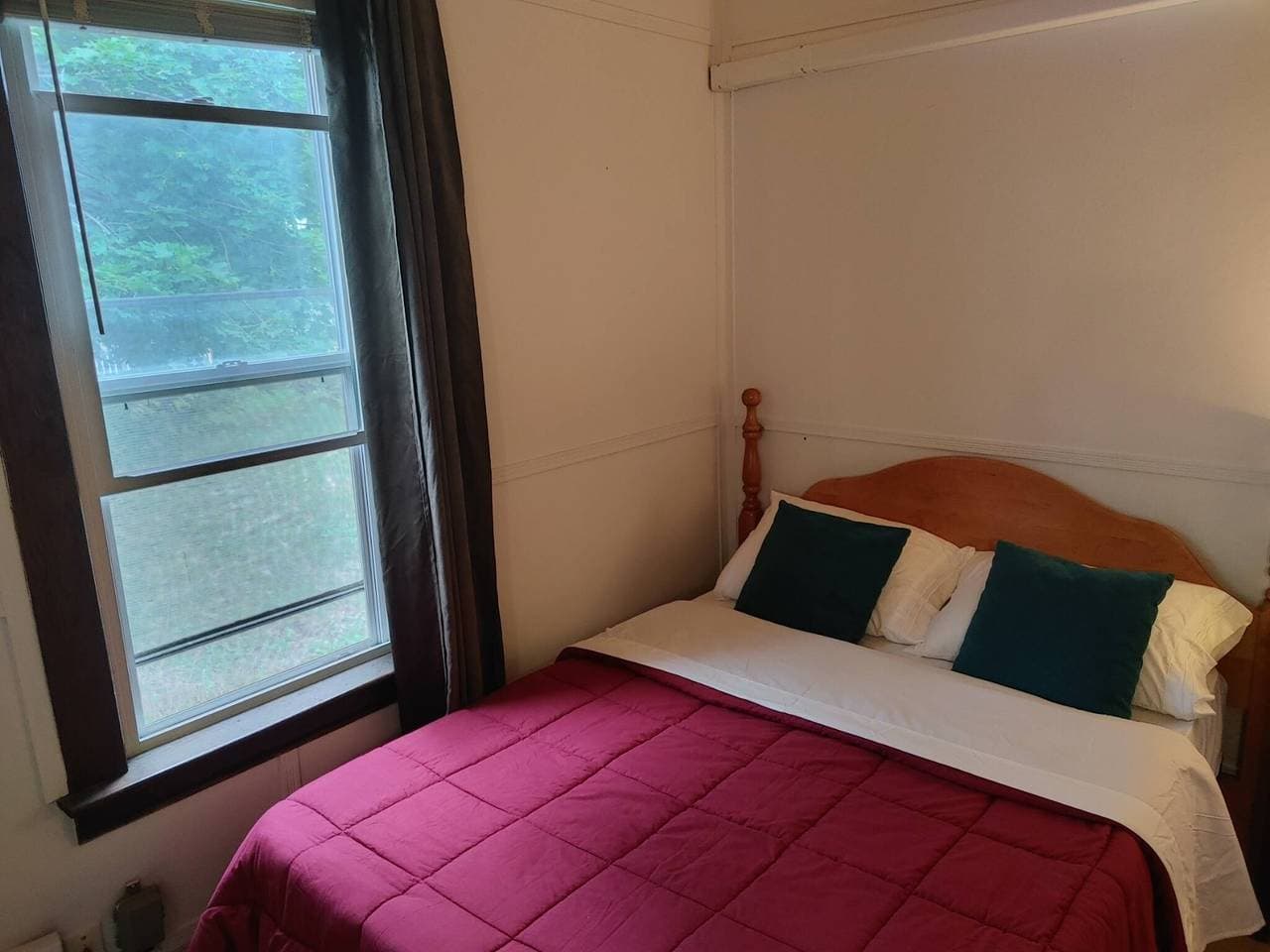 Foto 2 von 25: Gemütliches Economy-Zimmer im Zentrum von Saint John mit Gemeinschaftseinrichtungen