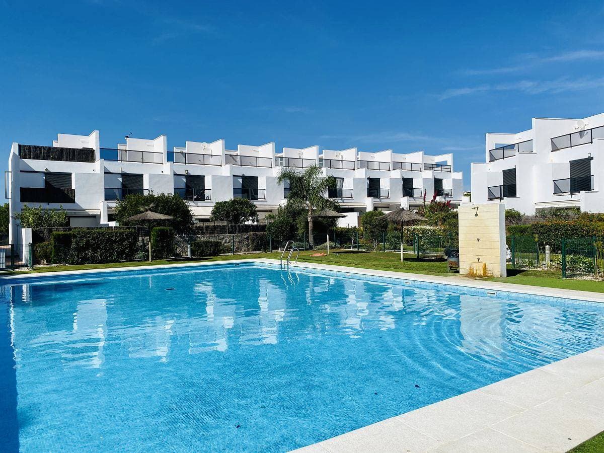 Casa Claudia Conil - Modernes Reihenhaus mit Gemeinschaftspool in Strandnähe 1
