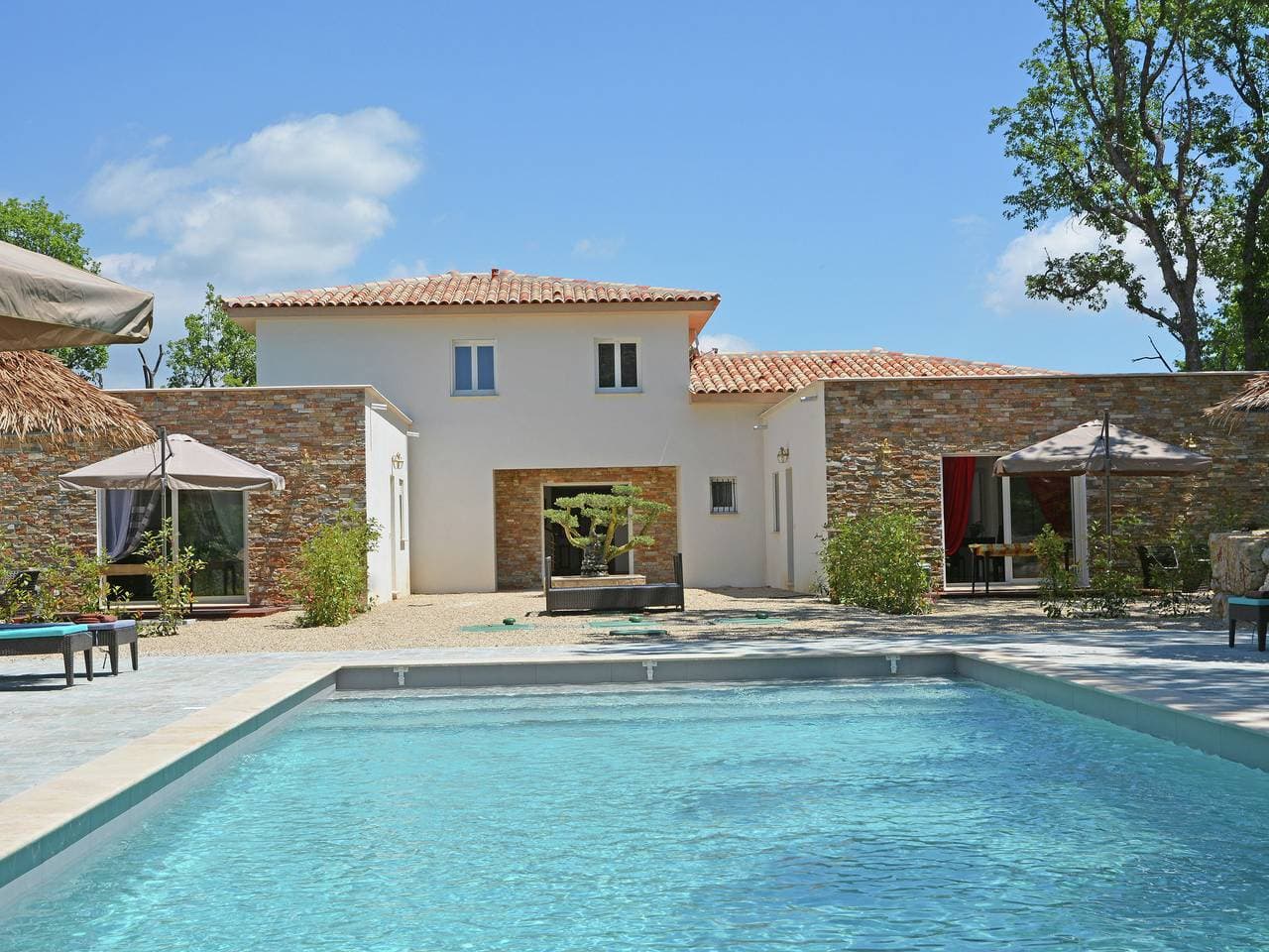 Moderne Villa mit Swimmingpool in Montauroux 1