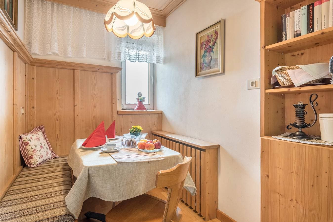 Foto 13 von 22: Ferienwohnung 'Adang Ferienwohnung Fernblick' mit Bergblick, Gemeinschaftsgarten und WLAN
