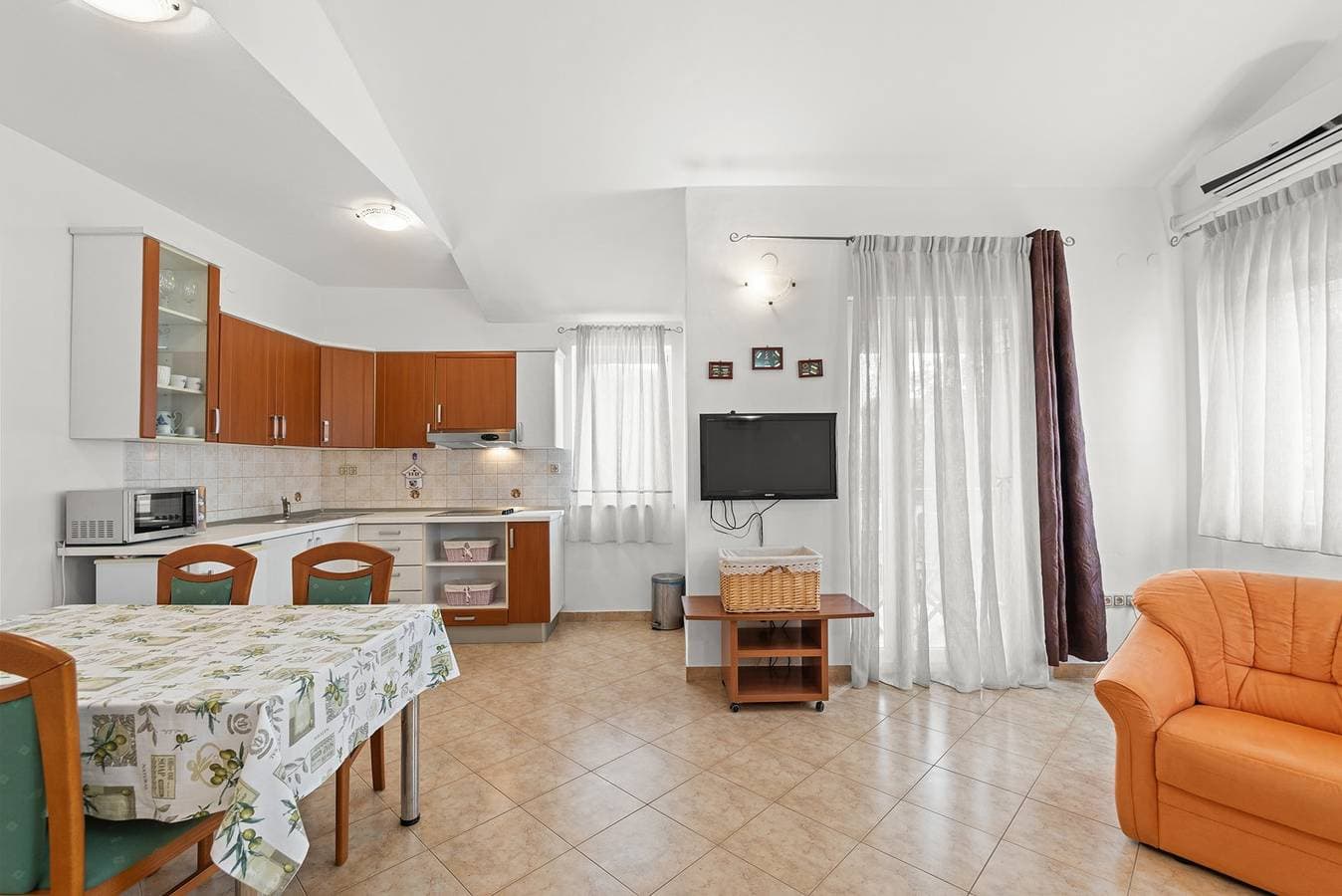 Foto 4 von 24: Ferienwohnung Noemi II in der Villa Valtrazza mit gemeinsamem Pool