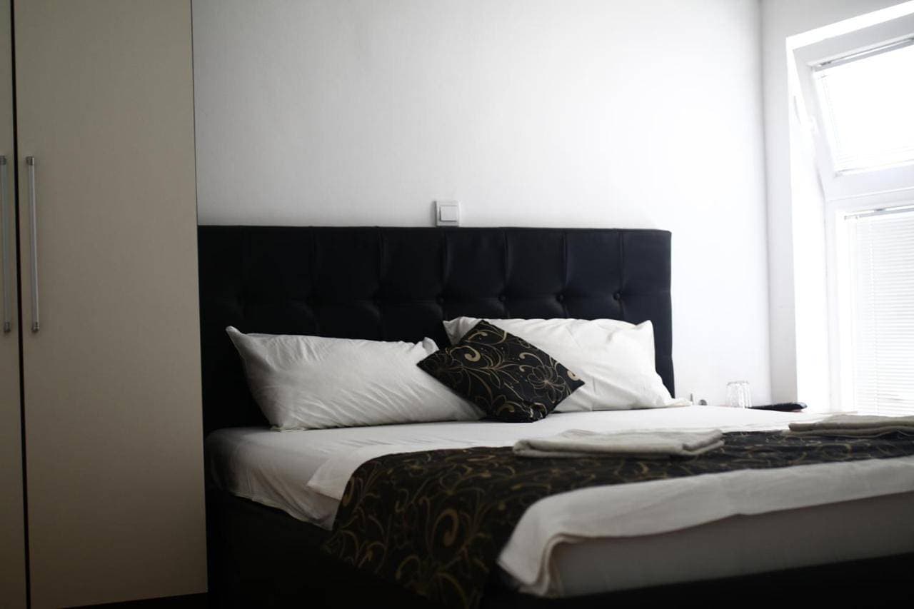 Foto 7 von 7: Double Room with Private Bathroom