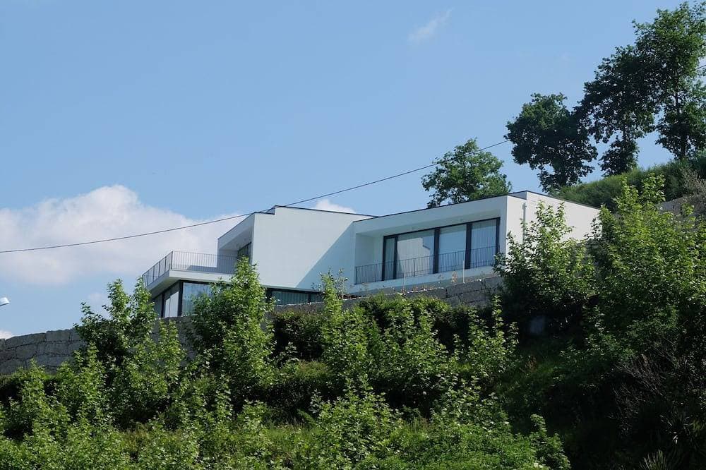 Foto 8 von 30: Modernes Haus mit fantastischem Blick über den Fluss und die Serra do Gerês