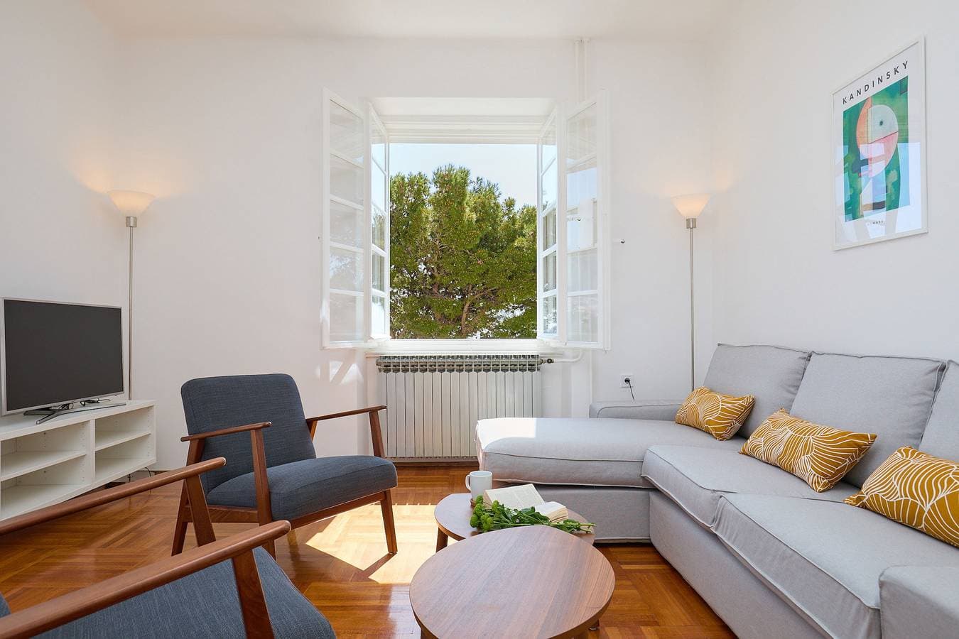 Foto 3 von 34: Ferienwohnung für 6 Personen mit Balkon