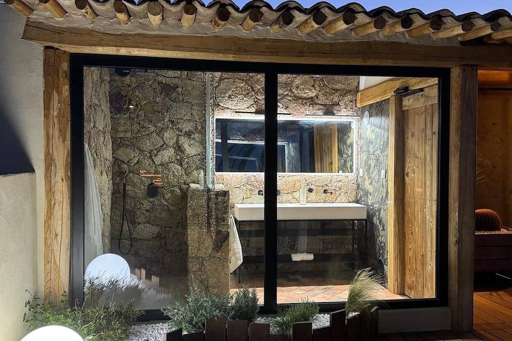 Foto 4 von 30: Kuppel-Deluxe-Ensuite mit Dusche-Blick auf die Bucht