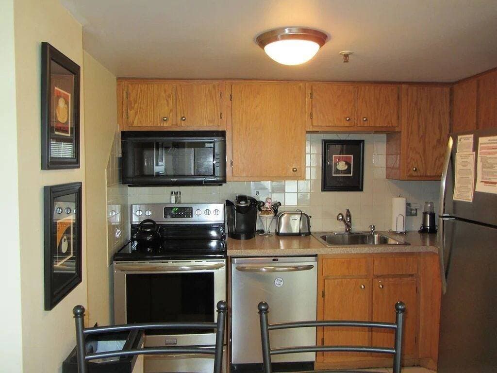 Foto 8 von 11: Ski, Board, Tubing, Mtn Biking, inside/outside pools, Snowshoe, Silver Creek