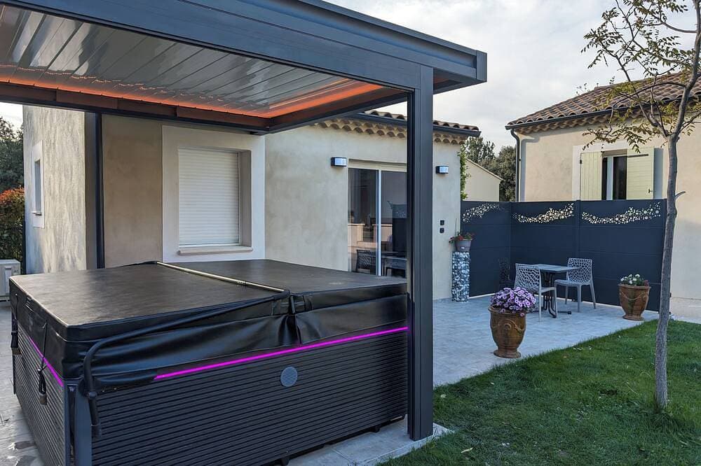 Foto 9 von 11: Charmant Studio de 22 m² Avec Terrasse de 13 m² et spa Spacieux Sous Pergola