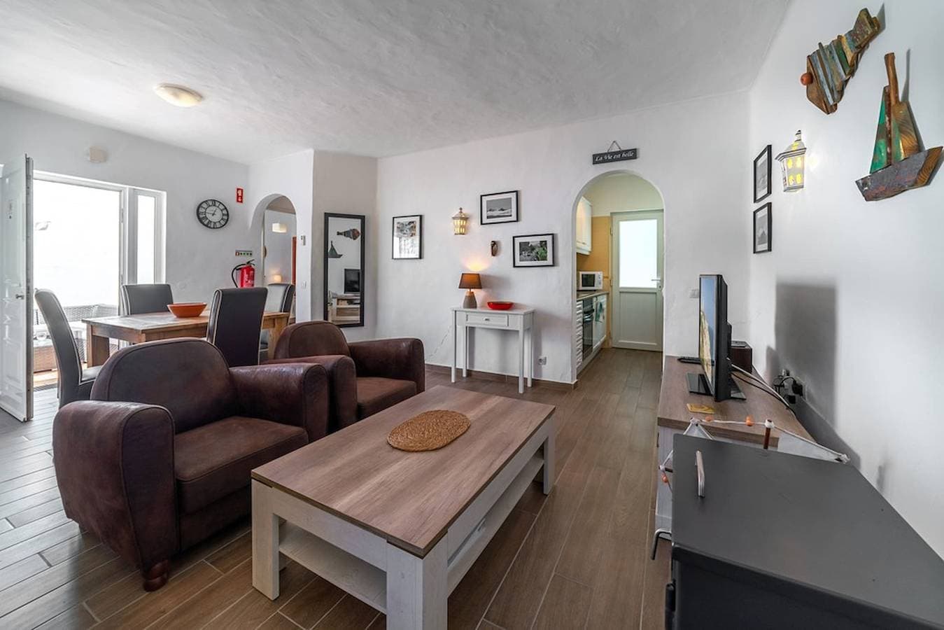 Foto 4 von 22: C22 Quinta do paraiso · Superbly Appointed And Fur