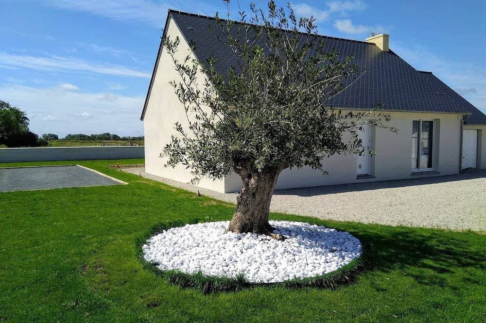 Single-storey house 1600m from the sea 1