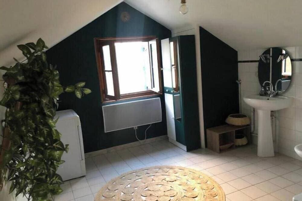 Foto 4 von 15: Fée Grenouille Vacation Rental: 2-Bedroom House
