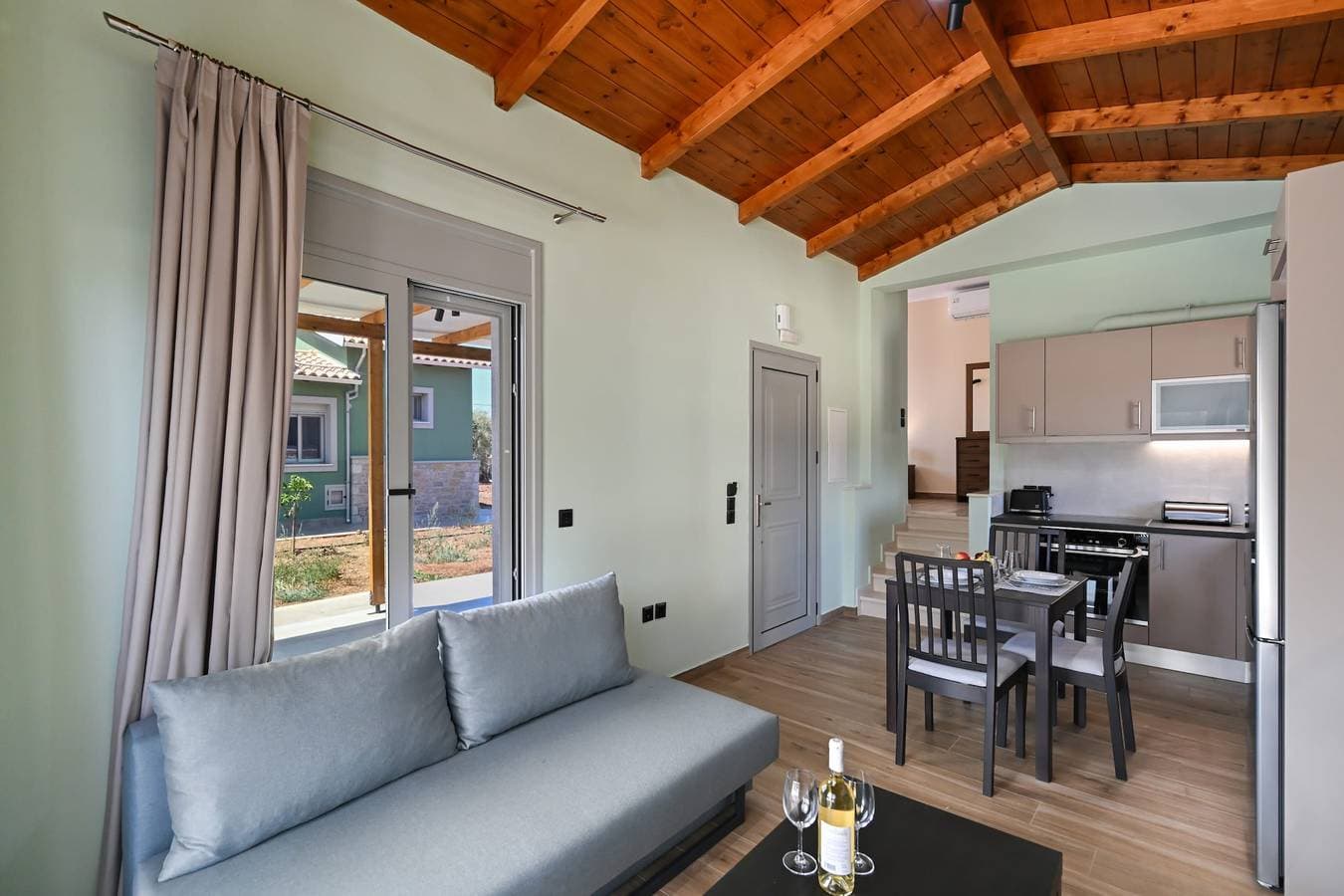 Foto 7 von 55: Villa für 4 Personen mit Pool