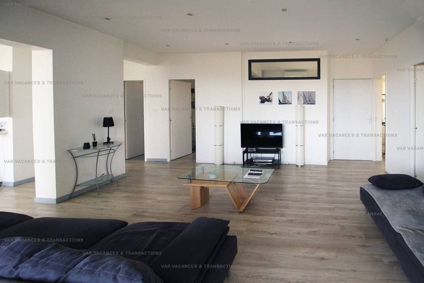 Foto 3 von 20: Meerblick, zeitgenössisch, alles zu Fuß, Hafen und Strände...Garten, Terrasse, 2 Badezimmer